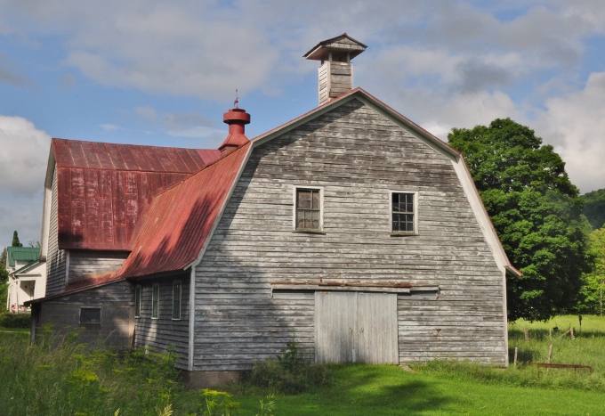 barn on NY's Highway 7